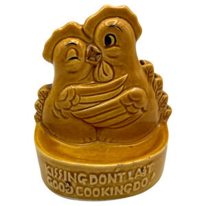 Vintage Chicken Measuring Spoon Holder Kissing Don't Last Good Cooking Do Japan